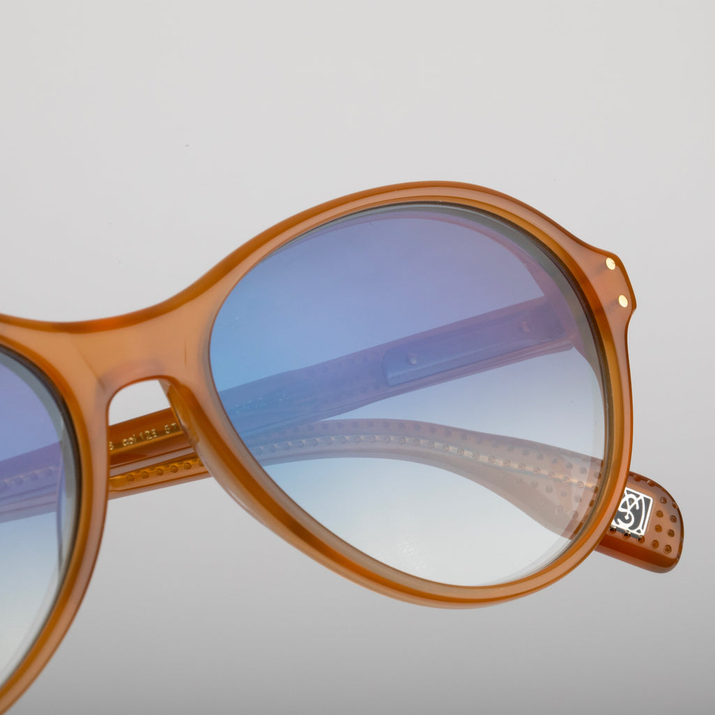 Steve McQueen 1968 Sun — Honey — official view 2