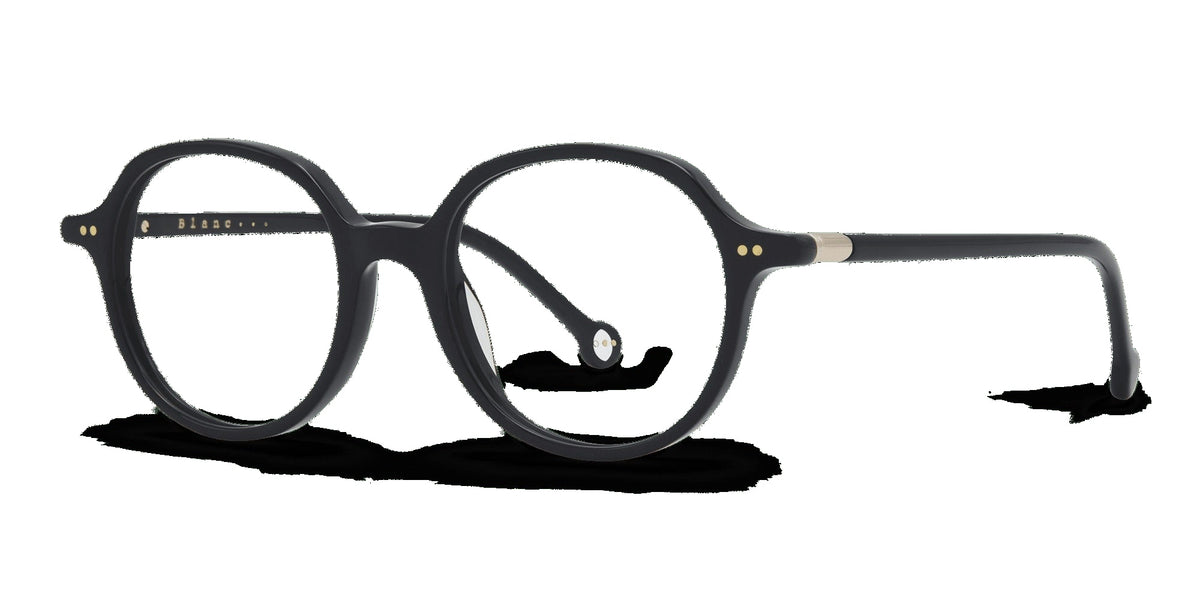 Nina 833 — Black, three-quarter view