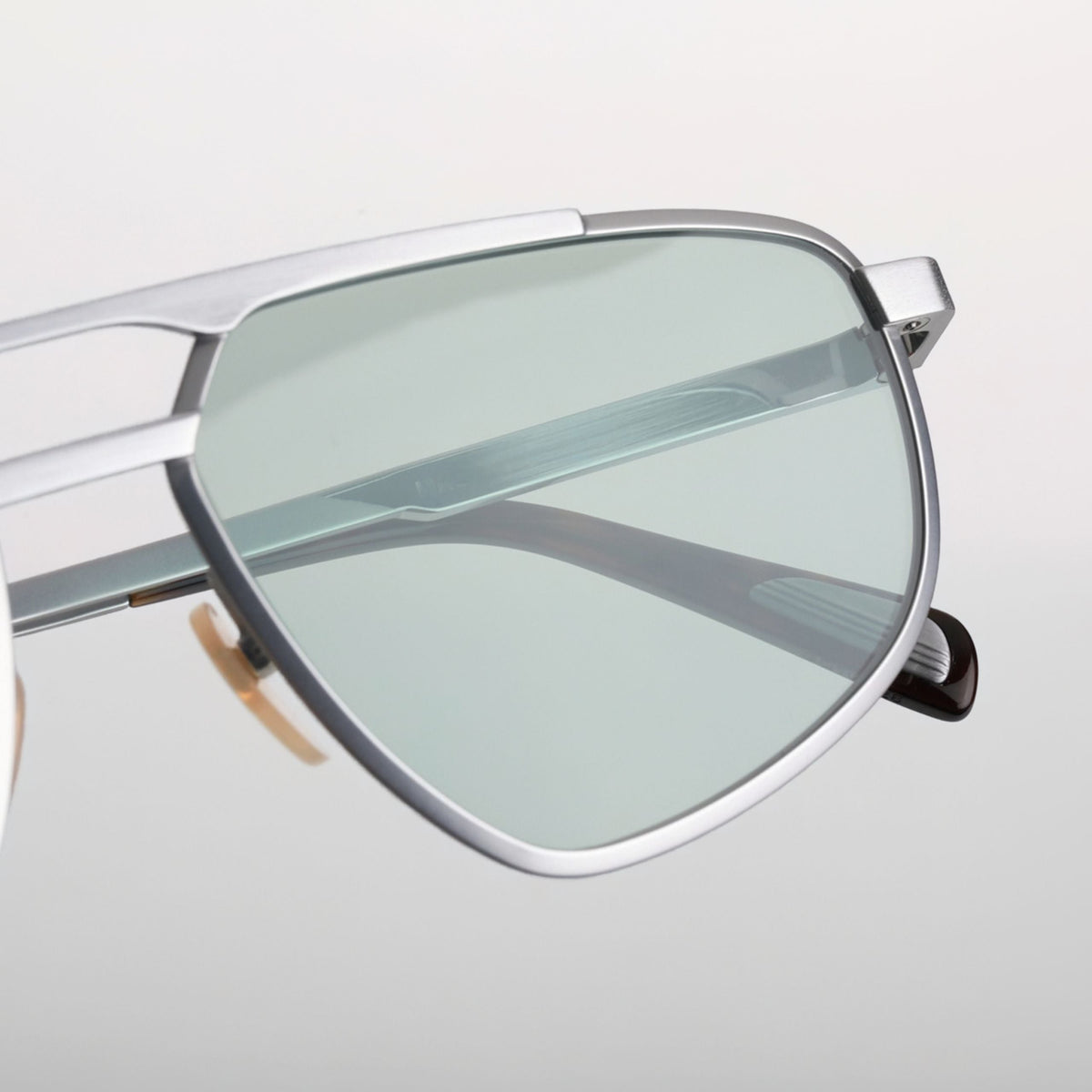 Steve McQueen Magnetic — Silver — official view 6