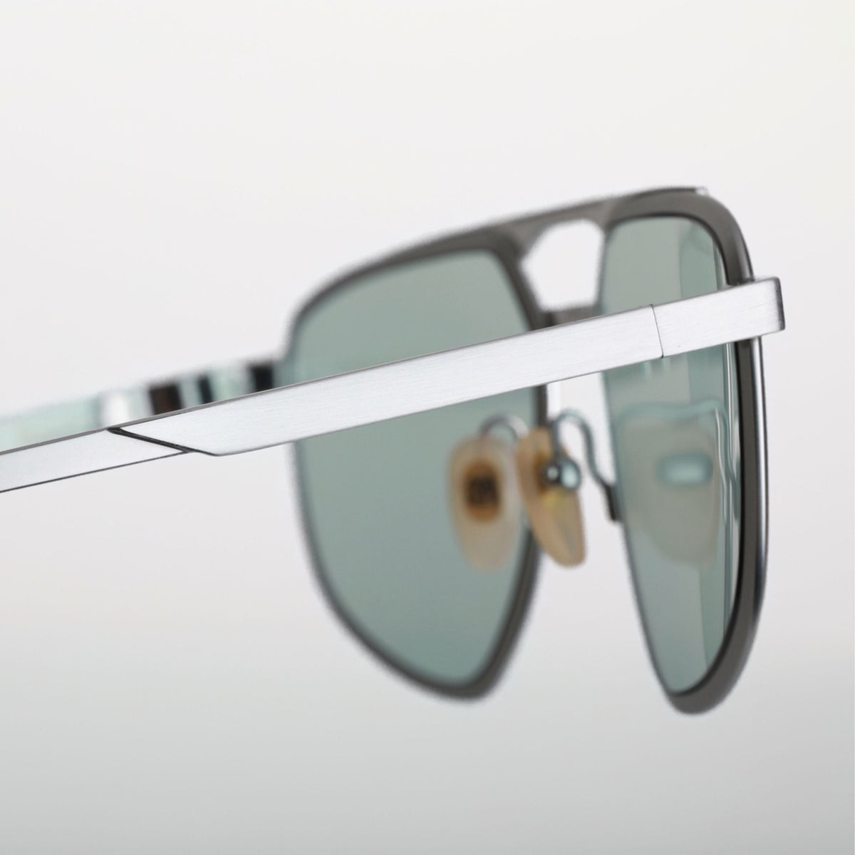 Steve McQueen Magnetic — Silver — official view 7