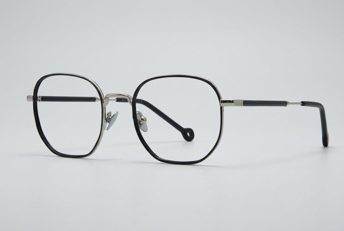 Dimitry 196 — Silver / Black, three-quarter view